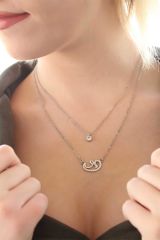 Gümüş Vav Figürlü Taşlı Bayan Kolye